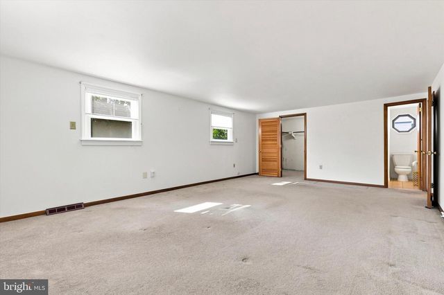 77 WOODLAWN RD, Warminster, PA 18974