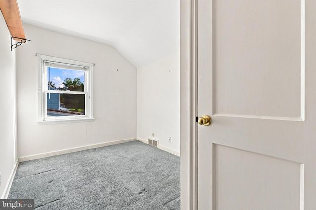 77 WOODLAWN RD, Warminster, PA 18974