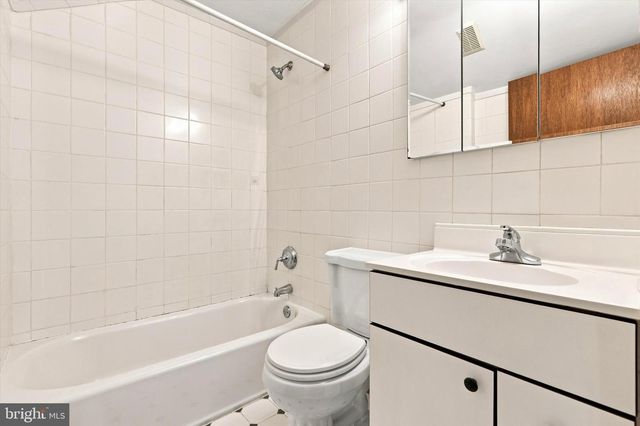 77 WOODLAWN RD, Warminster, PA 18974