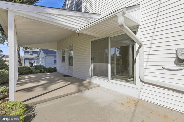77 WOODLAWN RD, Warminster, PA 18974