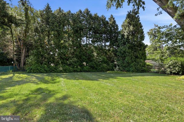 77 WOODLAWN RD, Warminster, PA 18974