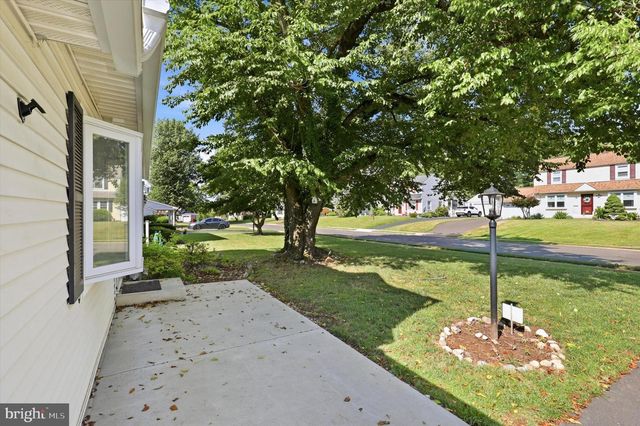77 WOODLAWN RD, Warminster, PA 18974
