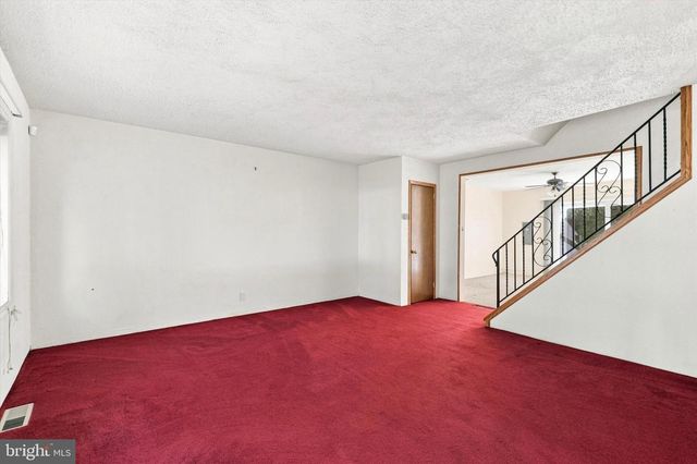 77 WOODLAWN RD, Warminster, PA 18974