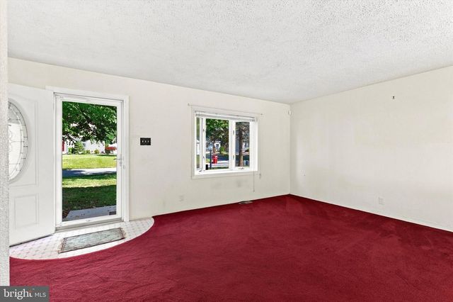 77 WOODLAWN RD, Warminster, PA 18974