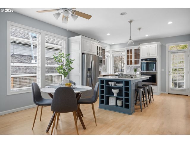 5349 SOUTHWOOD Dr, Lake Oswego, OR 97035