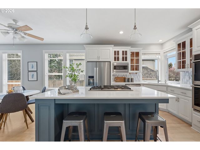 5349 SOUTHWOOD Dr, Lake Oswego, OR 97035