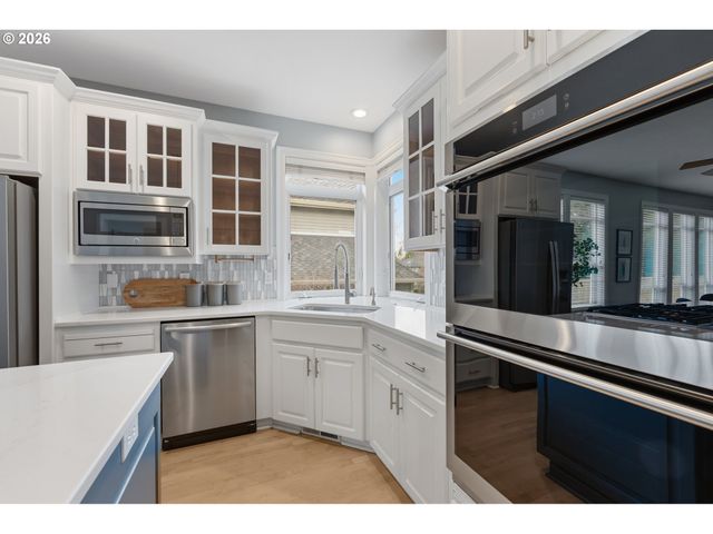 5349 SOUTHWOOD Dr, Lake Oswego, OR 97035