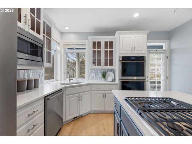 5349 SOUTHWOOD Dr, Lake Oswego, OR 97035