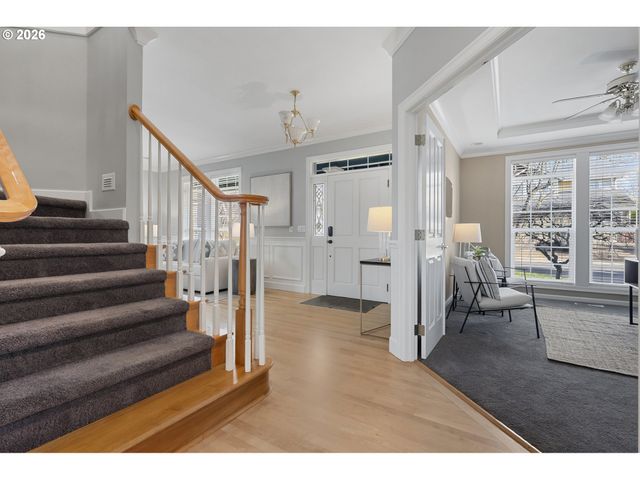 5349 SOUTHWOOD Dr, Lake Oswego, OR 97035