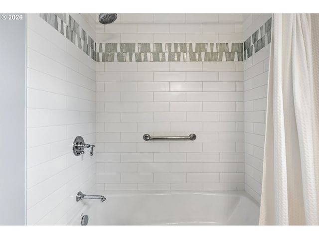 5349 SOUTHWOOD Dr, Lake Oswego, OR 97035