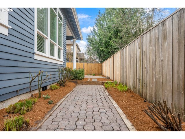 5349 SOUTHWOOD Dr, Lake Oswego, OR 97035