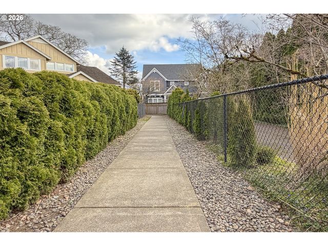 5349 SOUTHWOOD Dr, Lake Oswego, OR 97035