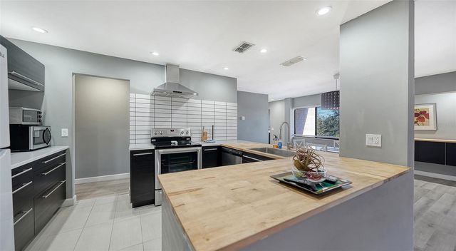 2746 ORCHID OAKS DRIVE 301AZA, Sarasota, FL 34239