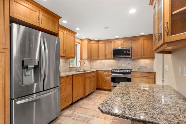 1 Fowler Ter, Burlington, MA 01803