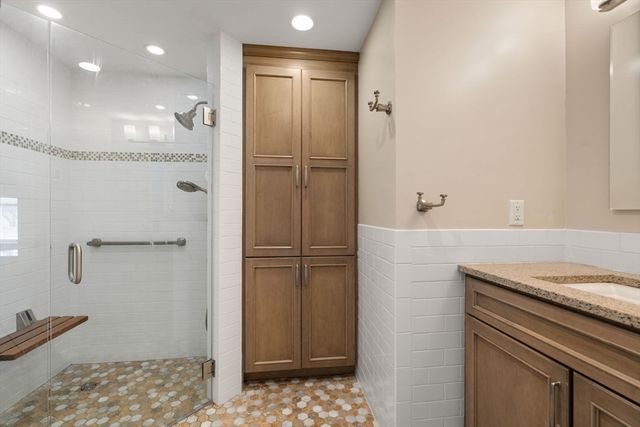 1 Fowler Ter, Burlington, MA 01803