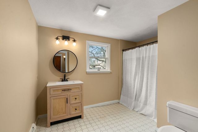 1 Fowler Ter, Burlington, MA 01803