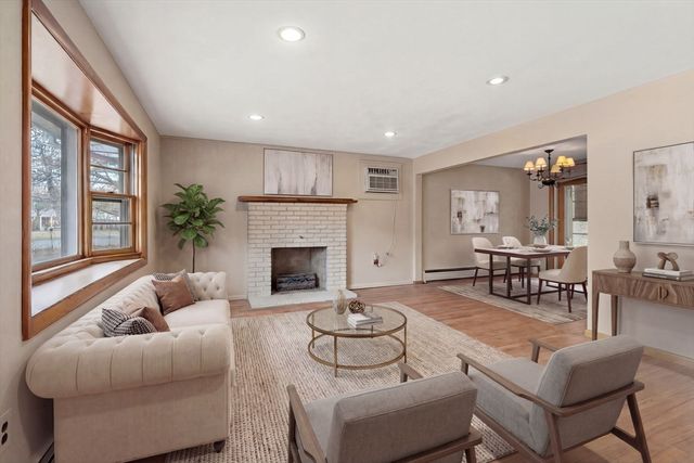 1 Fowler Ter, Burlington, MA 01803