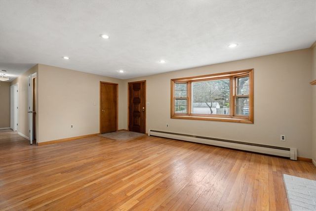 1 Fowler Ter, Burlington, MA 01803