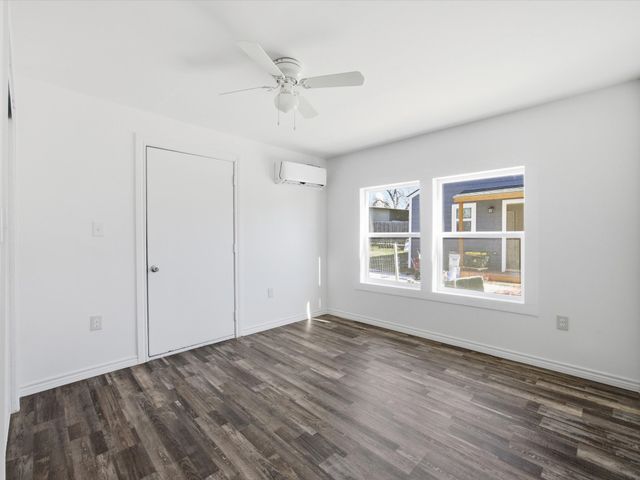 807 Adkins Street, Bowie, TX 76230