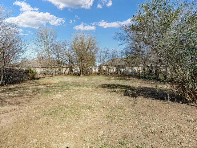 807 Adkins Street, Bowie, TX 76230