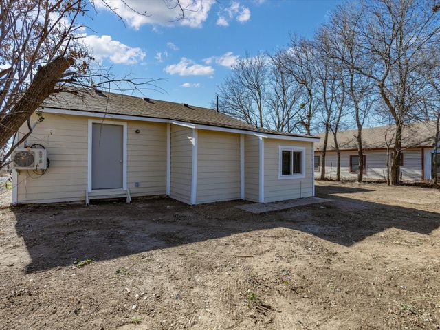 807 Adkins Street, Bowie, TX 76230