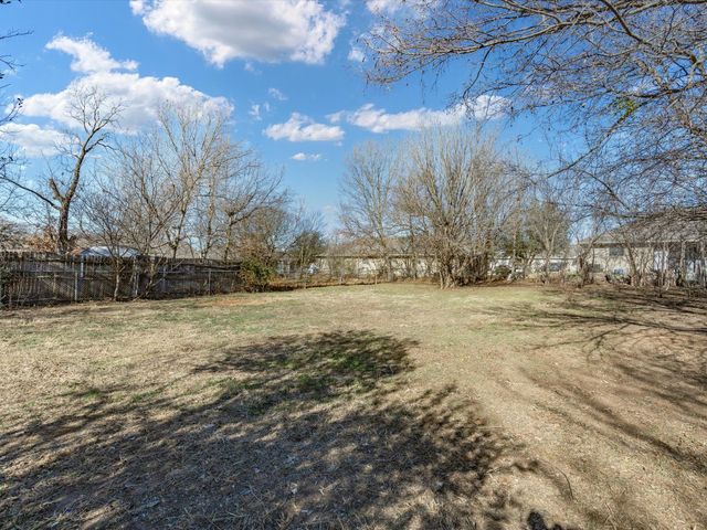 807 Adkins Street, Bowie, TX 76230