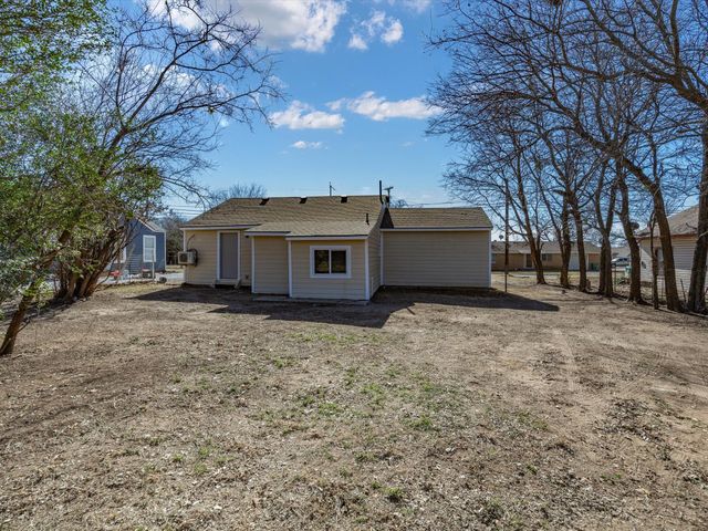 807 Adkins Street, Bowie, TX 76230