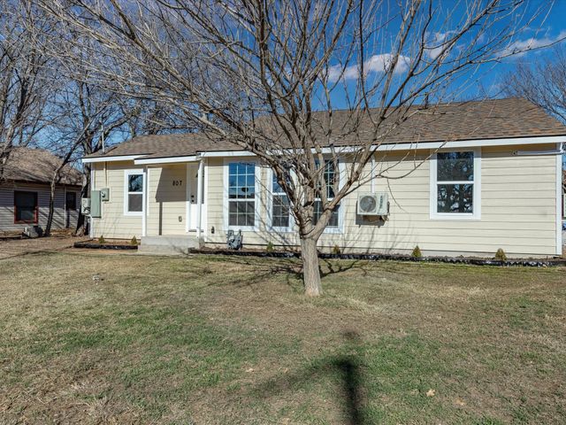807 Adkins Street, Bowie, TX 76230