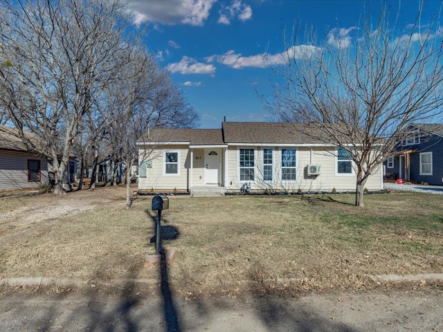807 Adkins Street, Bowie, TX 76230
