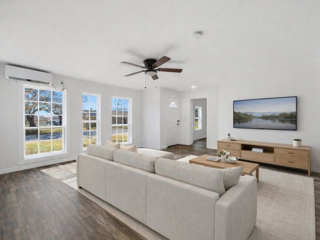 807 Adkins Street, Bowie, TX 76230