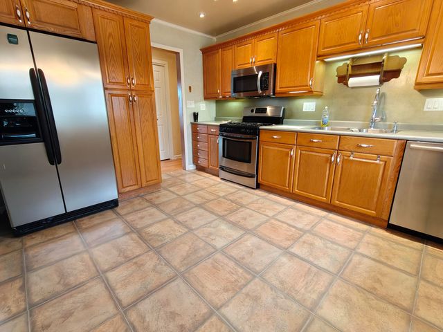 134 Elm Court, Hebron, IN 46341