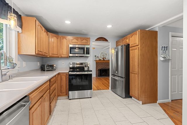 6 Cumberland St, Attleboro, MA 02703