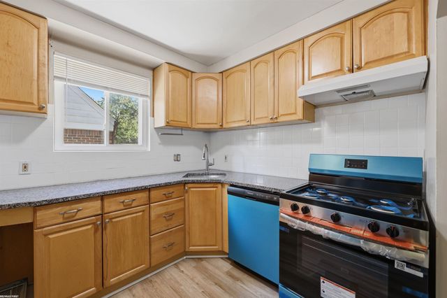 23221 Oneida Street, Oak Park, MI 48237