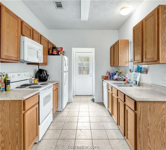 2429 Berger Drive, Bryan, TX 77802