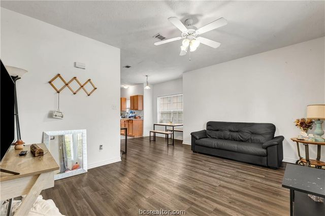 2429 Berger Drive, Bryan, TX 77802