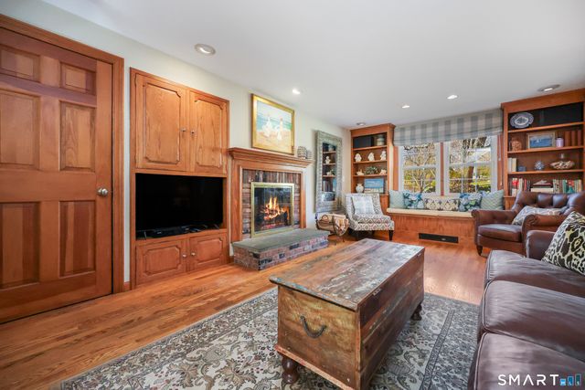 21 Zygmont Lane, Greenwich, CT 06831