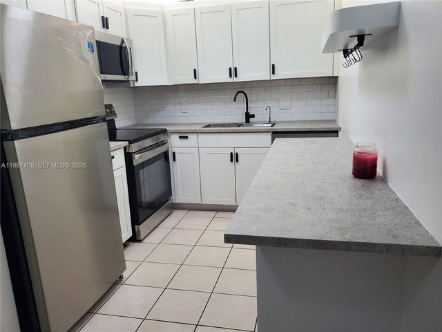 800 SW 131st Ave 113F, Pembroke Pines, FL 33027