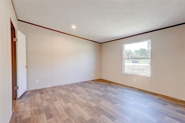 107 Los Cueva RD, Elgin, TX 78621