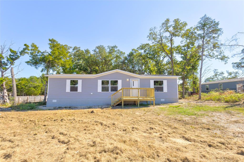 107 Los Cueva RD, Elgin, TX 78621