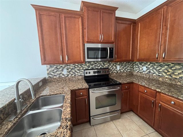 8524 SANDPIPER RIDGE AVENUE, Tampa, FL 33647