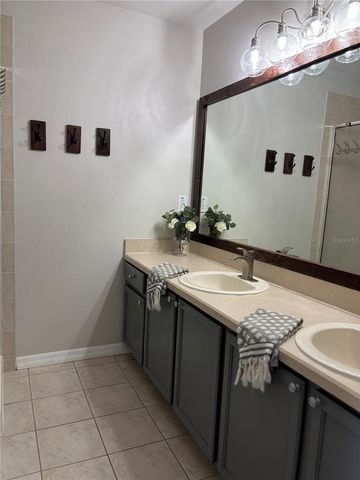 8524 SANDPIPER RIDGE AVENUE, Tampa, FL 33647