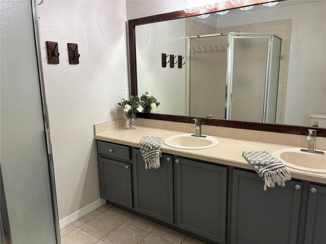 8524 SANDPIPER RIDGE AVENUE, Tampa, FL 33647