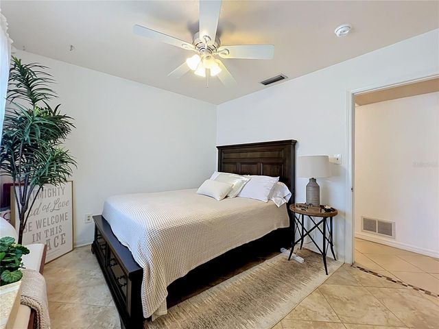 2404 LAUDERDALE COURT, Orlando, FL 32805