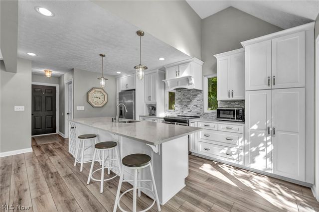 188 W Sturbridge Drive, Medina, OH 44256