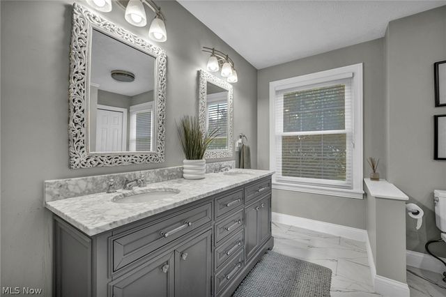 188 W Sturbridge Drive, Medina, OH 44256