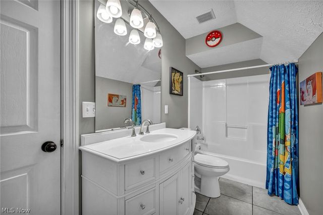 188 W Sturbridge Drive, Medina, OH 44256