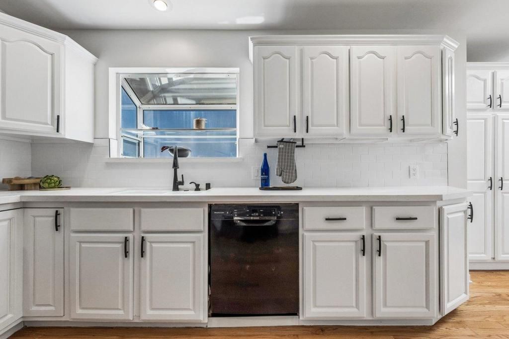 Image 15 of property listing at 368 Northgate Avenue, Daly City, CA 94015