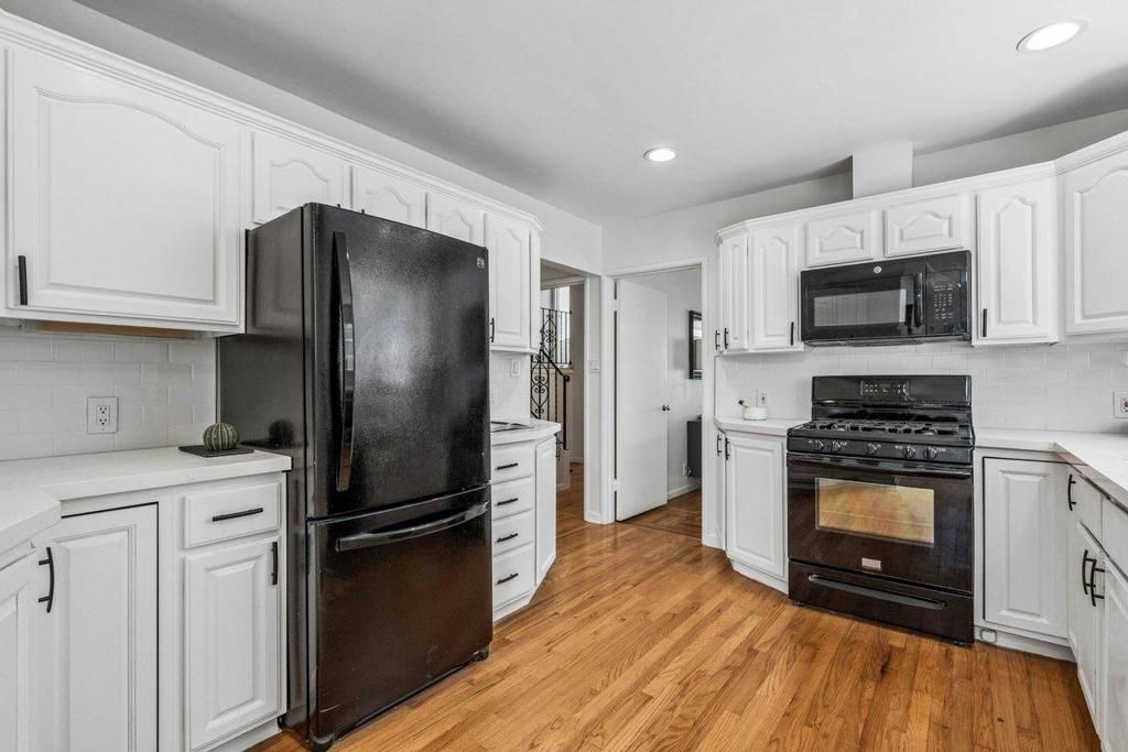 Image 16 of property listing at 368 Northgate Avenue, Daly City, CA 94015