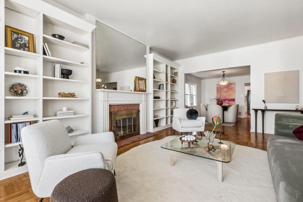 Image 8 of property listing at 368 Northgate Avenue, Daly City, CA 94015