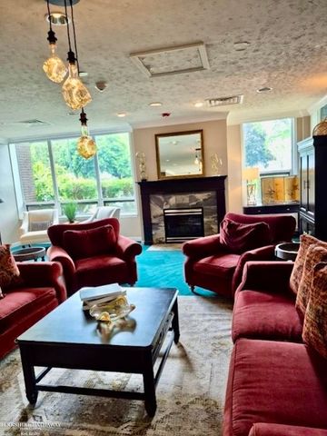 20 Chestnut Street, Wyandotte, MI 48192